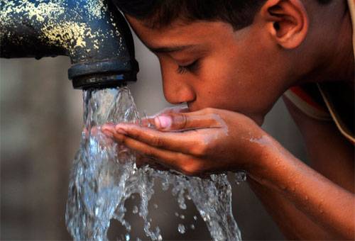 Agua potable limpia