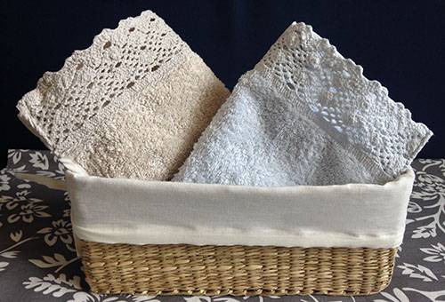Asciugamani da cucina in un cestino