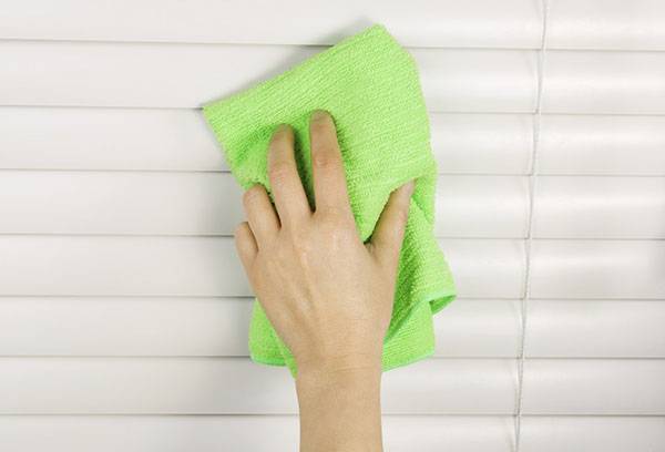 Dust removal of horizontal blinds