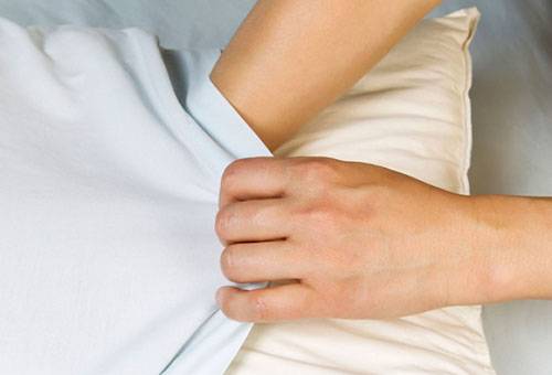Ant pagalvės uždėkite švarų pagalvės užvalkalą