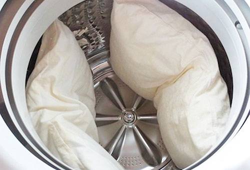 Μαξιλάρια πλυσίματος σε μια γραφομηχανή