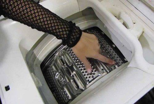 v práčke