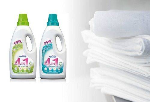 biancheria pulita e gel detergente