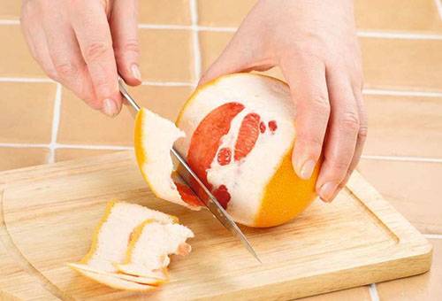 Peeling grapefruit