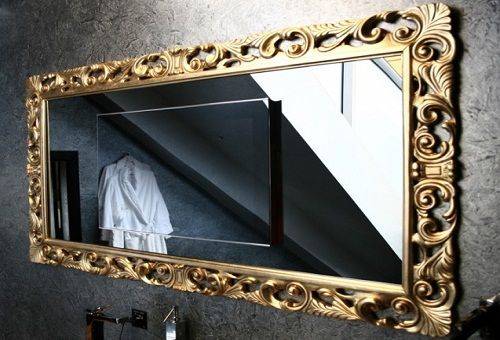 uno specchio