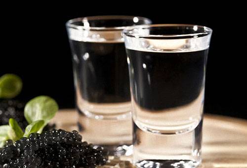 Vodka dengan kaviar hitam
