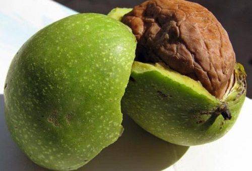 אגוזי מלך ירוקים