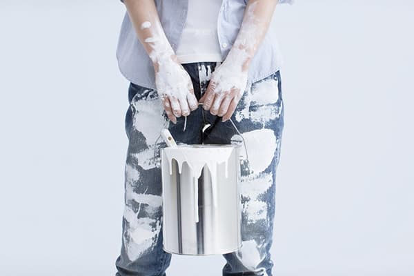 Manques de pintura a base d’aigua en texans