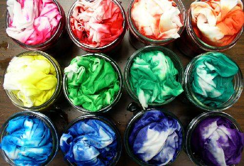 tkaniny vo viacfarebných farbivách
