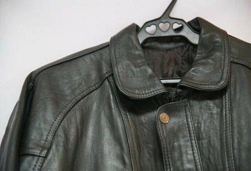 jaqueta de couro preto