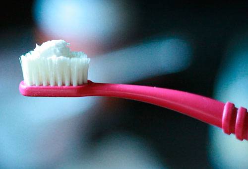 Zubna pasta na četkici