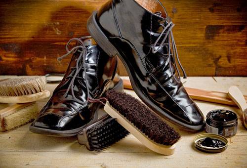 Means for cleaning patent leather shoes