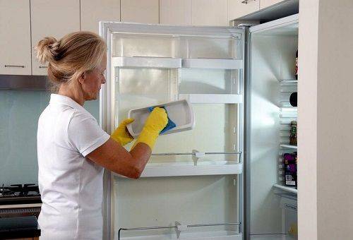 rengjøring av kjøleskap