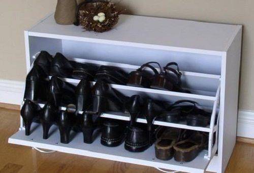 scarpe nell'armadietto