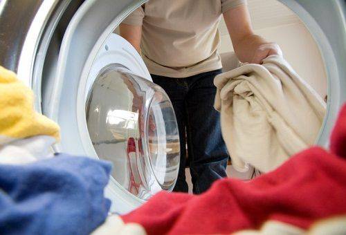 kleding in een wasmachine