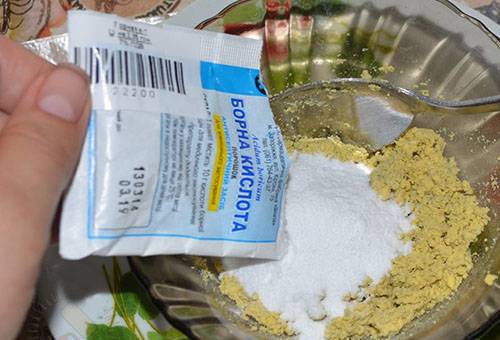 Preparação de veneno para baratas com ácido bórico