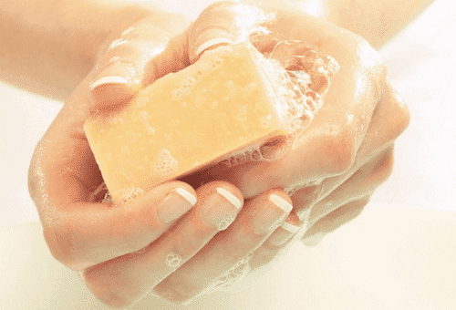 tvätta hårfärgning med handtvål
