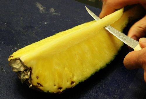 krájanie ananásu - ako melón