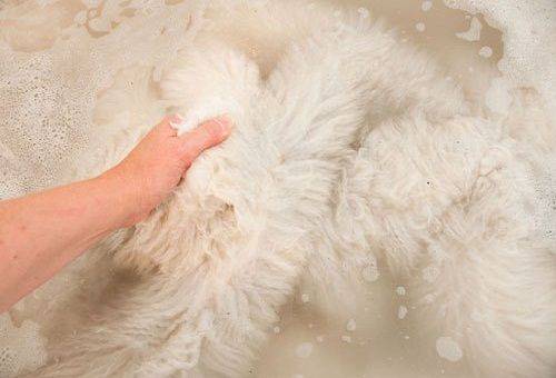 umývanie výrobkov z ovčej kože