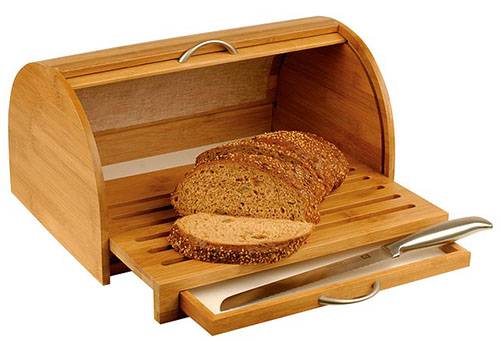 ขนมปังในกล่องขนมปังไม้