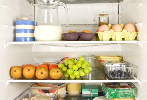 Mettere gli alimenti nel frigorifero