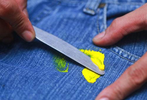 Verfvlekken verwijderen uit jeans