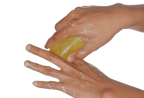 שטיפת ידיים עם סבון