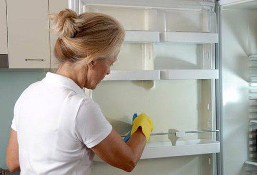 rengöring av kylskåp