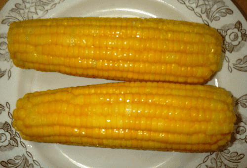 vārīta kukurūza