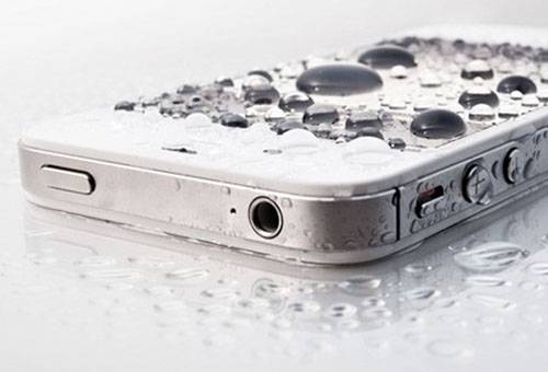 Gotes d’aigua en un telèfon intel·ligent