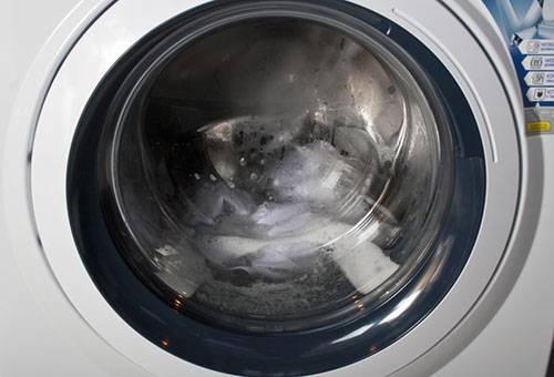 Daiktai skalbimo mašinos būgne
