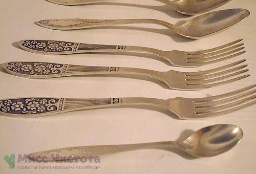 Zilveren vorken en lepels