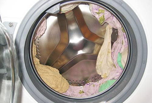 Daiktai skalbimo mašinoje po verpimo