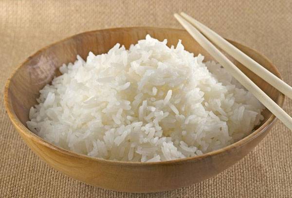 Gekochter Reis zum Garnieren