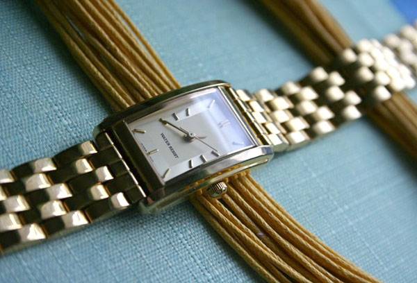Rellotge amb polsera metàl·lica