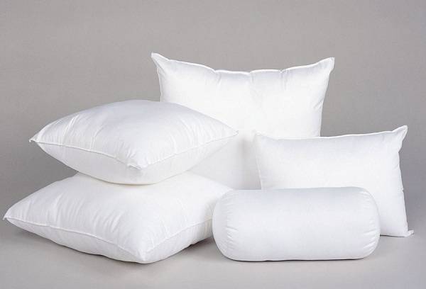 baltos pagalvės