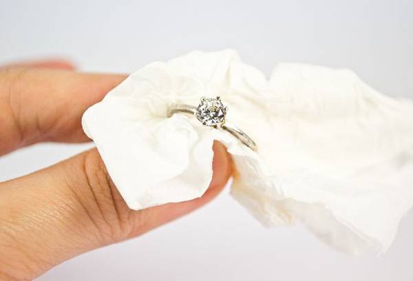 Čišćenje srebrnim prstenom