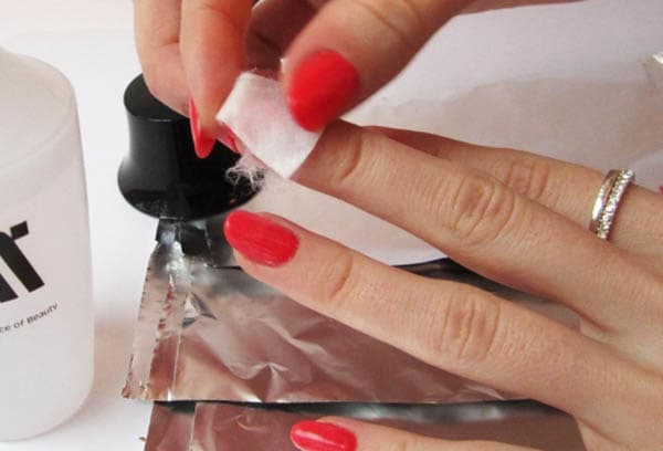 Odstraňování gelu z nehtů