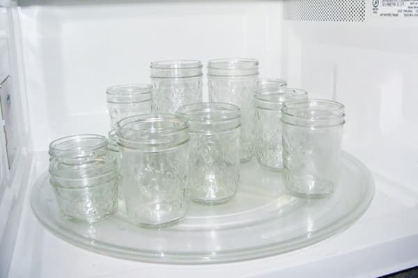 צנצנות זכוכית במיקרוגל