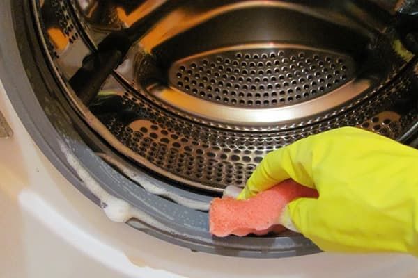 Veļas mazgājamās mašīnas gumijas joslas mazgāšana