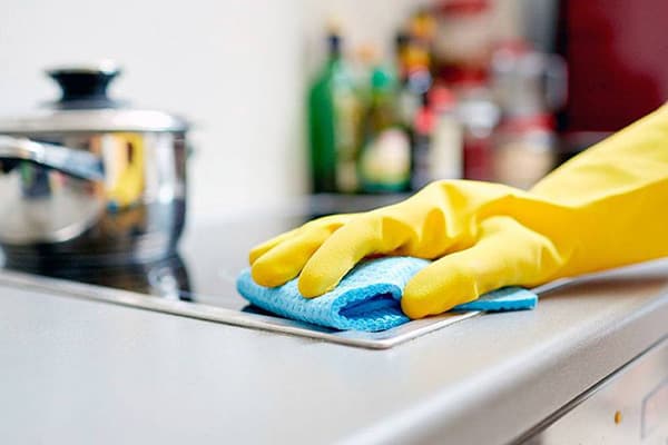 Limpeza molhada na cozinha