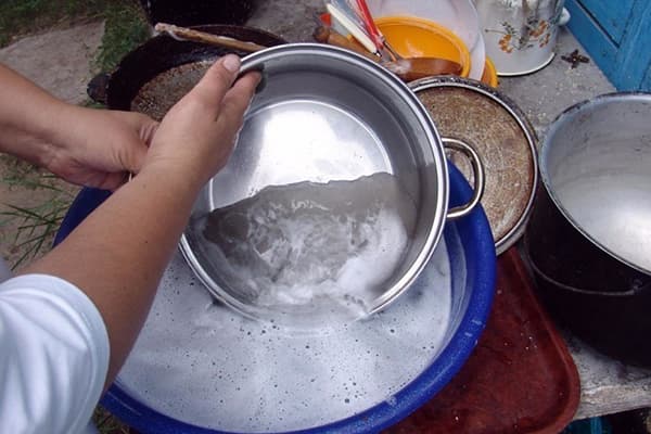 Lavar pratos de alumínio