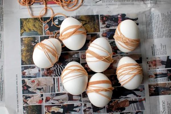 Papeteria gumowa na gotowanych jajach