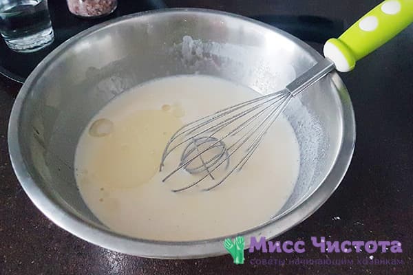 Додајте путер у тесто од пиринча палачинки
