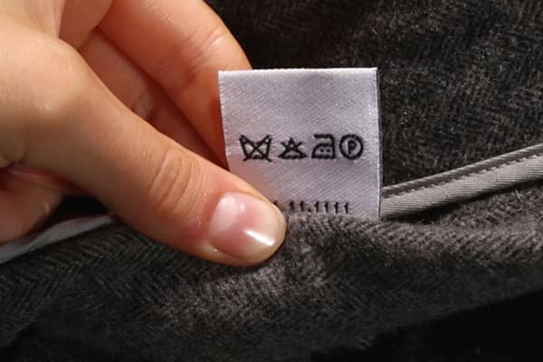Etykieta na ubraniach wymagających prania ręcznego