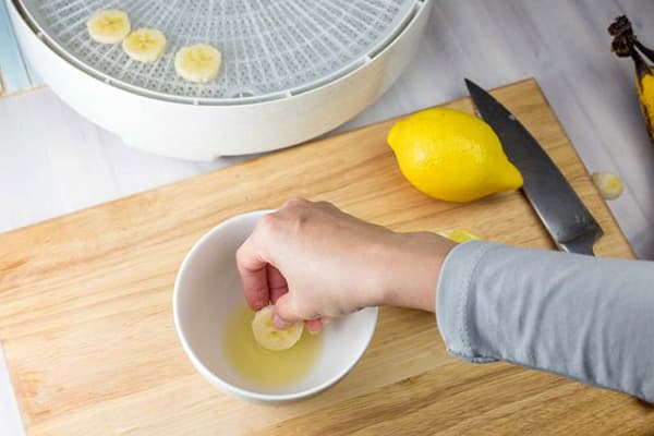 Обработка на банани с лимонов сок