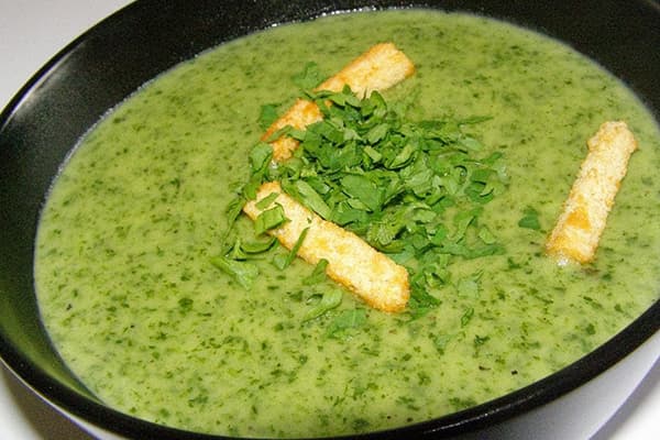 Πράσινη πολτοποιημένη σούπα