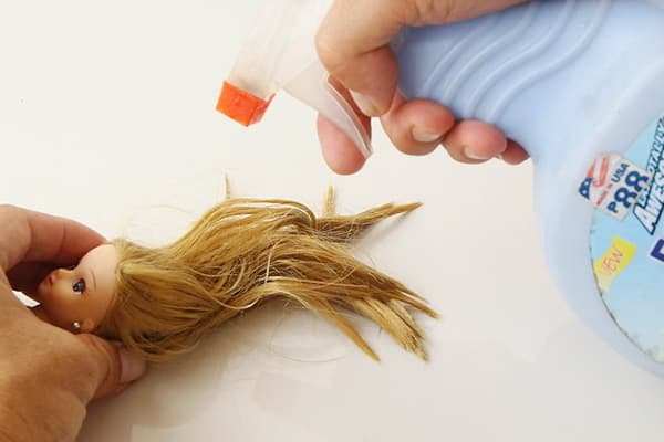 Procesamiento de pelo de muñeca