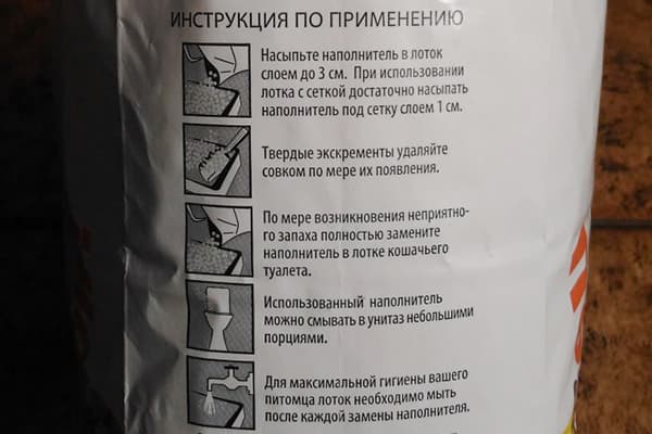 Instructies op de met katten gevulde verpakking