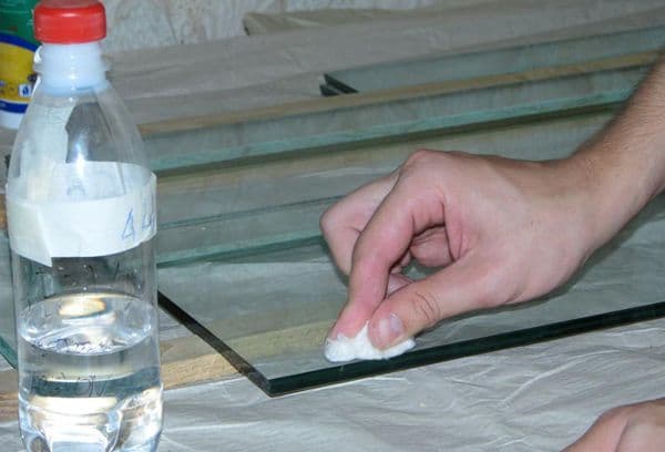 Remoção de cola do vidro